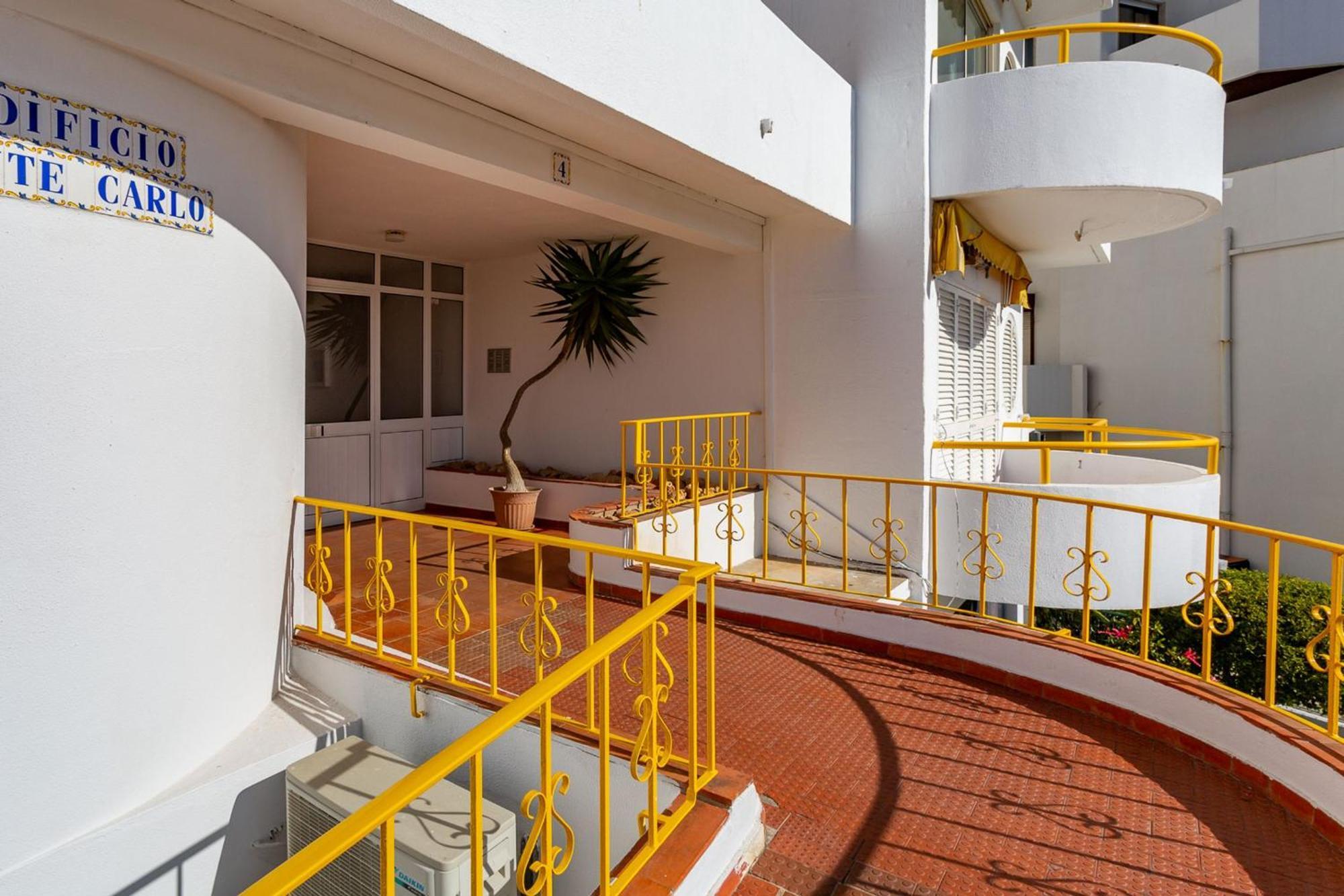 Typical T2 In Albufeira W/ Balcony By Lovelystay エクステリア 写真